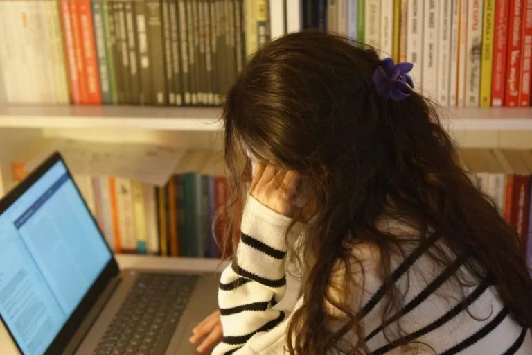 Estudar psicanálise online vale a pena? O que considerar antes