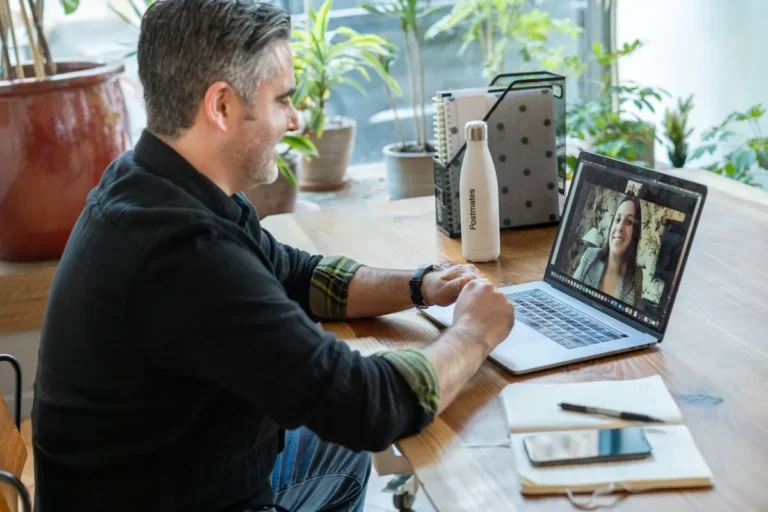 Psicanálise ou psicologia: qual escolher para atender online?