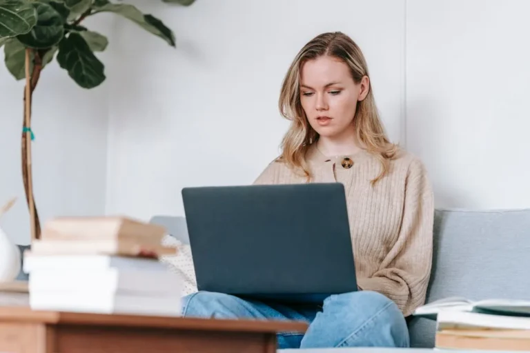 Vale a pena fazer curso de psicanálise online? O que avaliar antes