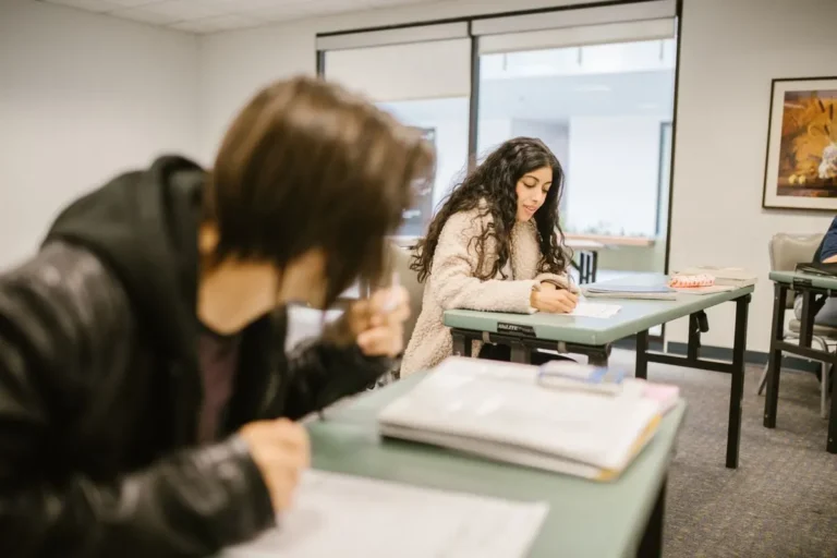 Qual a diferença entre pós-graduação e curso livre em psicanálise?